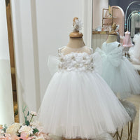 Lovely White Dress 4118